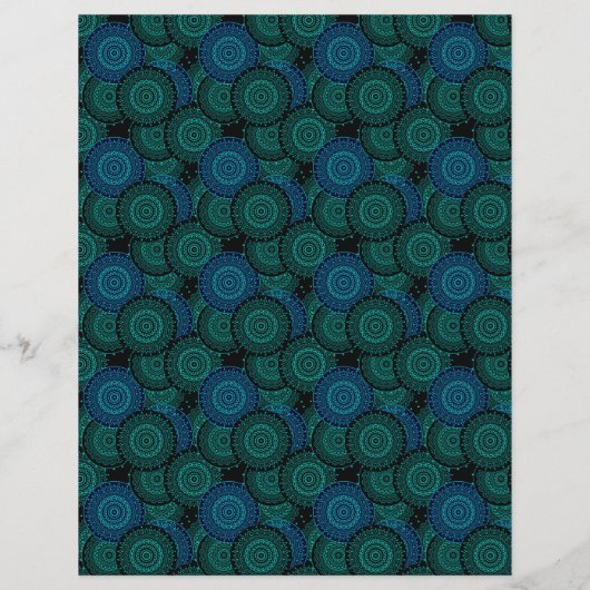 Turquoise blauwe ronde mandala op zwarte achtergro flyer (Achterkant)