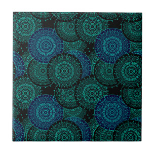 Turquoise blauwe ronde mandala op zwarte achtergro tegeltje