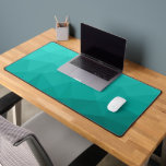 Turquoise blauwgroen gradiënt geometrisch maaspatr bureaumat<br><div class="desc">Unieke coole bureaumat voor zijn kantoor, kamer, werk, man grot, gameruimte.. Blauwgroen groen blauw verloop geometrisch maaspatroon. Driehoek geometrisch netwerk met blauwe ombre gradiënt.</div>