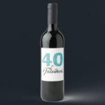 Turquoise Blue 40 en Fabulous 40th Birthday Party Wijn Etiket<br><div class="desc">Het vieren van 40-jarige draaien in stijl met dit elegante 40ste verjaardagsontwerp. De woorden 40 en Fabulous in turkooisblauw glitter en zwart worden geplaatst met moderne typografie. De bijbehorende producten zoals partijbenodigdheden en de uitnodigingen van de verjaardagspartij zijn beschikbaar in onze winkel. Als je hulp nodig hebt, kun je contact...</div>
