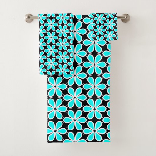 Turquoise Blue en Black Floral Pattern Bad Handdoek (Insitu)