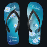 Turquoise Blue Floral Pattern Matron of Honor Flip Teenslippers<br><div class="desc">Dit iets blauw kenmerkt elegante lotusbloemen op de blauwe gradiëntachtergrond van turquoise. Voeg uw woorden toe om uw eigen mooie trouwfeest te maken, om een stijlvolle dosis glam toe te voegen aan uw trouwdag, een vrijgezellenfeest of een andere viering. ♥ pas het met uw formulering aan door de gebieden van...</div>