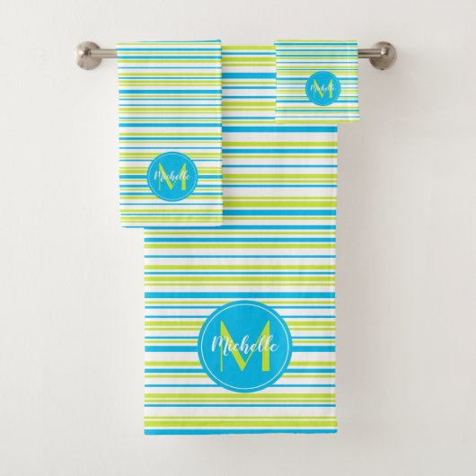 Turquoise blue kalme groene strepen Naam Monogram Bad Handdoek (Insitu)