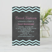 Turquoise Chevrons op Chalkboard Sweet 16 Invite Kaart (Staand voorkant)