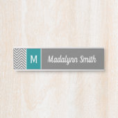 Turquoise en Charcoal Chevrons Custom Monogram Deurbordje (Voorkant)