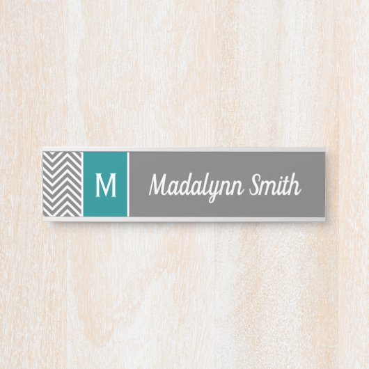 Turquoise en Charcoal Chevrons Custom Monogram Deurbordje (Voorkant)