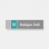 Turquoise en Charcoal Chevrons Custom Monogram Deurbordje (Voorkant)