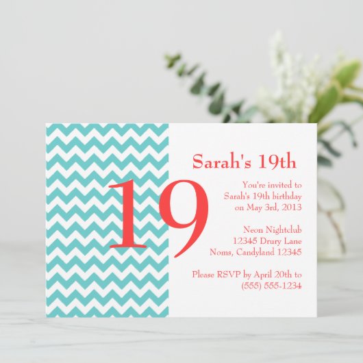 Turquoise en Coral Chevron Birthday Invitation Kaart (Staand voorkant)