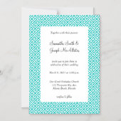 Turquoise en White Diagonal Greek Key Wedding Magnetische Uitnodiging (Voorkant)