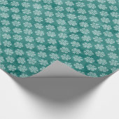 Turquoise en White Snowflake Kerstmis Cadeaupapier (Hoek)