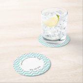 Turquoise en witte chevron feest ronde kartonnen onderzetter (Insitu)