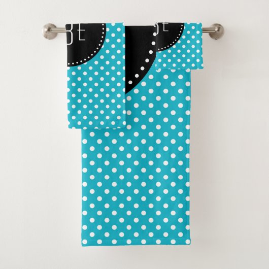 Turquoise en witte polka dots met zwart monogram bad handdoek (Insitu)