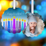 Turquoise foto Hanukkah Menorah Kaarsen Modern Ornament Kaart<br><div class="desc">"Fijne Chanoeka." Een speelse, moderne, kunstzinnige illustratie van boho-patroonkaarsen en handgeschreven kalligrafiescript helpen u de vakantie van Chanoeka in stijl in te luiden. Assortiment blauwe boho kaarsen met kleurrijke faux folie patronen bedekken een turquoise gradiënt naar witte gestructureerde achtergrond op de voorkant. Je favoriete foto siert de achterkant. Voel de...</div>