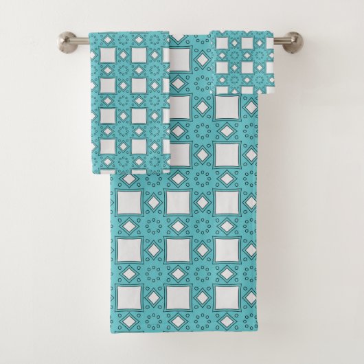 Turquoise geometric-patterned  bad handdoek (Insitu)