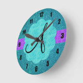 Turquoise glitter monogram ronde klok (Hoek)