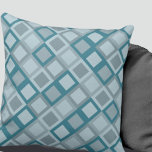 Turquoise & Grey Geometric Pattern Sierkussen<br><div class="desc">Moderne werpt kussen met een turquoise en een grijs geometrisch kleurenblokpatroon met grijstinten op een eenvoudige turquoise achtergrond. Dit geometrische ontwerp is gebaseerd op combinaties van herhaalde vierkante blokken, die worden overlapt om een stijlvol, lineair kleurenblokpatroon te vormen. Een moderne decoratieve kussens voor uw slaapkamer of favoriete stoel, een stijlvolle...</div>