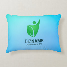 Turquoise kussen met een groen abstract figuur log