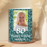 Turquoise Leaf Pattern 80th Birthday Foto Kaart<br><div class="desc">Green Leaf Leaves Pattern 80th Birthday Foto kaart voor een vrouw die haar achttigste verjaardag viert. Elegant turquoise leaf patroon. Voeg uw foto,  naam en tekst binnen toe of wissel het. U kunt het leeftijdsnummer wijzigen.</div>