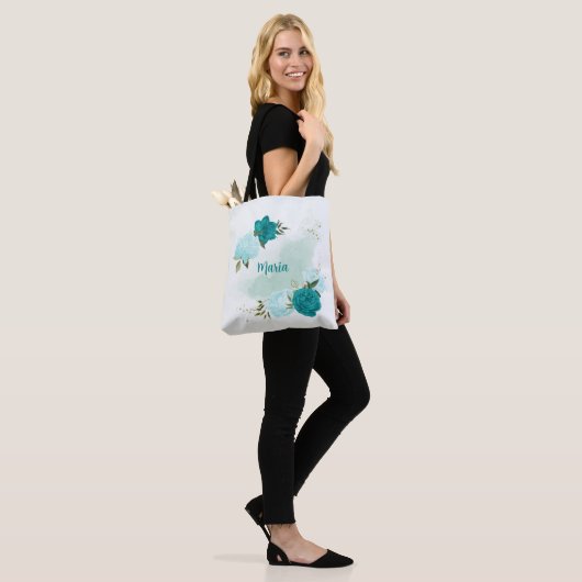 Turquoise lichtblauwe bloemen tote bag (Op model)