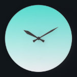 Turquoise Ombre Grote Klok<br><div class="desc">Eenvoudige witte en turkooisgradiëntachtergrond. U kunt de achtergrondkleur veranderen om de ombre kleuren te veranderen.</div>