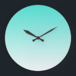 Turquoise Ombre Grote Klok<br><div class="desc">Eenvoudige witte en turkooisgradiëntachtergrond. U kunt de achtergrondkleur veranderen om de ombre kleuren te veranderen.</div>