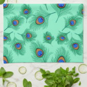 Turquoise Peacock Feathers on Light Aqua Theedoek (Gevouwen)