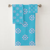 Turquoise Pink Flowers Boho esthetisch Patroon Bad Handdoek (Insitu)