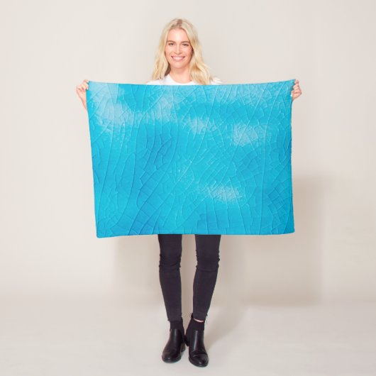 Turquoise porcelain craquelure met scheurglazuur fleece deken (In situ)