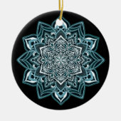 Turquoise Sneeuwvlok op zwart Keramisch Ornament (Voorkant)