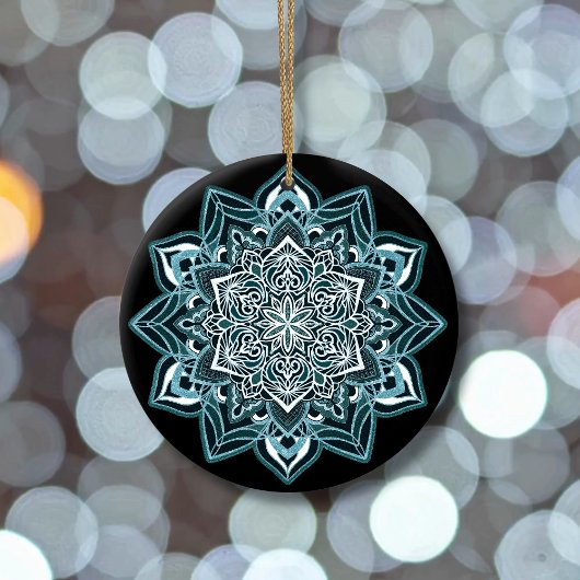 Turquoise Sneeuwvlok op zwart Keramisch Ornament