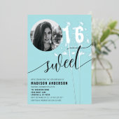 Turquoise Sparkler Sweet 16 Verjaardag Foto Folie Uitnodiging (Staand Voorkant)