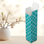 Turquoise Tartaar plaid zomer Wijn<br><div class="desc">Verhoog je zomersoirées met onze Turquoise Tartaar geruite wijnbox! Deze chique doos is de perfecte manier om je favoriete wijnfles te cadeaus op elke zomerbijeenkomst, van picknicks tot barbecues. Het levendige turquoise tartan plaid design brengt een vleugje zomervibes naar je cadeau. Of u nu een speciale gelegenheid markeert of met...</div>