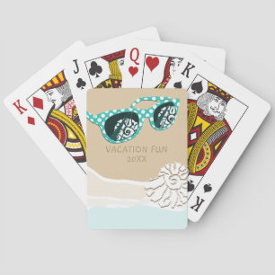 Turquoise zonnebril spiegel schelp strand vakantie pokerkaarten