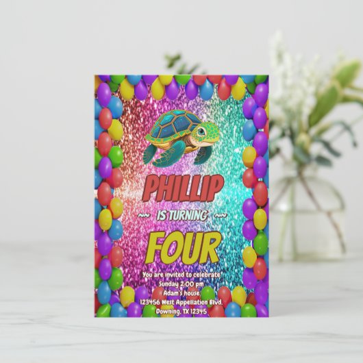 Turtle aangepaste karakter verjaardag uitnodiging (Staand voorkant)