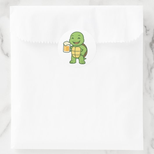 Turtle drinking beer ronde sticker (Tas)