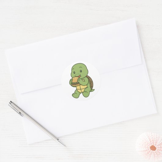 Turtle eating a burger  ronde sticker (Envelop)
