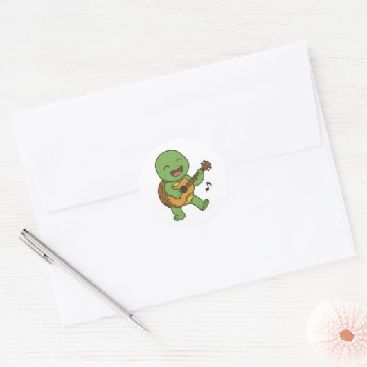 Turtle playing a guitar  ronde sticker (Envelop)