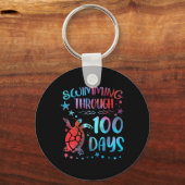 Turtle Sea Swimming Through 100 Days Of School Tea Sleutelhanger (Voorkant)