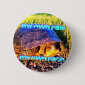 TURTLE'S PATH PIN RONDE BUTTON 5,7 CM (Voorkant)