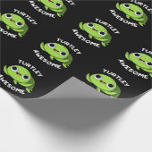 Turtley Geweldige Funny Turtle Pun Dark BG Cadeaupapier (Hoek)