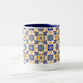 Tuscan Verve Vibrant Scrollwork Mediterranean Tweekleurige Koffiemok (Center)