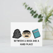 Tussen een rots en een Briefkaart op een harde pla (Staand voorkant)
