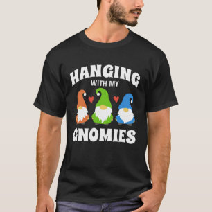 Tussen mijn Gnomies hangen Bloemisten Tuin Gnome T-shirt