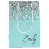 Tuttige Aqua Blauwe Zilveren Glitter Monogram Medium Cadeauzakje (Achterkant)