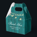 Tuurblauwe schuur houten slingerlichtjes bruiloft bedankdoosjes<br><div class="desc">Rustic turquoise bruiloft bedankbriefjes doos met slingerlichtjes op een houten achtergrond.</div>