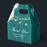 Tuurblauwe schuur houten slingerlichtjes bruiloft bedankdoosjes<br><div class="desc">Rustic turquoise bruiloft bedankbriefjes doos met slingerlichtjes op een houten achtergrond.</div>