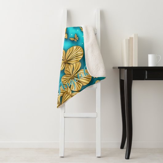 Tuurquoise en Gouden Bloemen Gepersonaliseerde Naa Sherpa Deken (In situ)