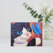 Tuxedo Cat Chasing Butterfly Paining Briefkaart (Staand voorkant)