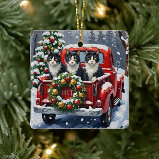 Tuxedo Cat Christmas Red Truck Holiday Keramisch Ornament (Boom)