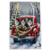 Tuxedo Cat Christmas Red Truck Holiday Medium Cadeauzakje (Voorkant)